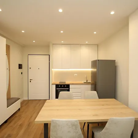 Apartment Apartment *